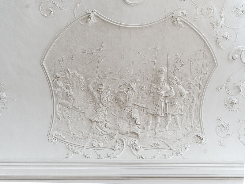 © Residenz zu Salzburg, Prunkräume, Foto: Stürzenbaum Stuckmedaillon - Raub des Bucephalus