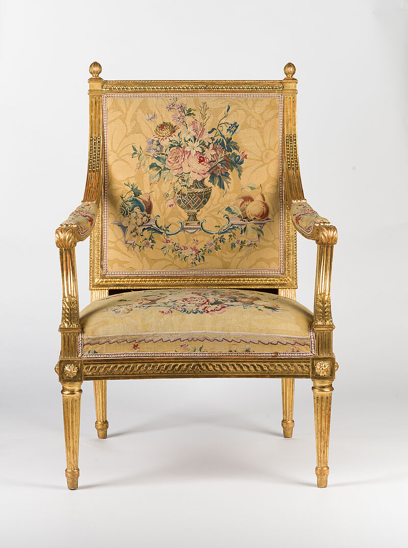© Residenz zu Salzburg, Prunkräume, Foto: Stürzenbaum Armsessel im klassischen Louis XVI Stil gold