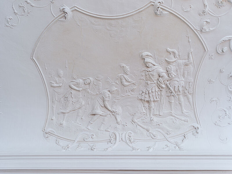 © Residenz zu Salzburg, Prunkräume, Foto: Stürzenbaum Stuckmedaillon - Tod des Bucephalus