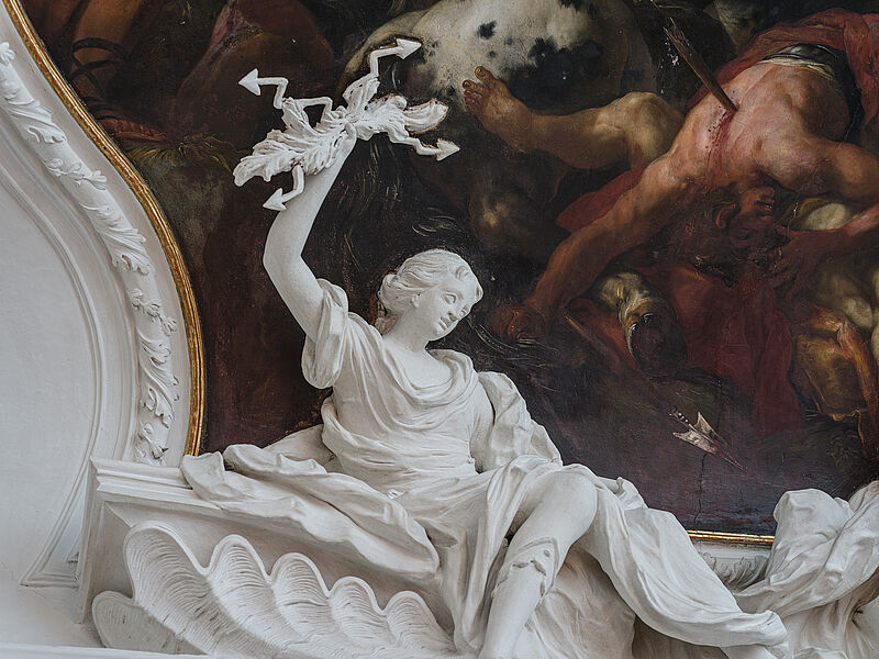 © Residenz zu Salzburg, Prunkräume, Foto: Stürzenbaum Stuckfigur Trabantenbild IV - Allegorie der göttlichen Gewalt