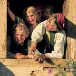 Ferdinand Georg Waldmüller, Kinder im Fenster, 1853, Residenzgalerie Salzburg Inv. Nr. 335, Aufnahme: Fotostudio Ulrich Ghezzi, Oberalm, ©RGS/Ghezzi